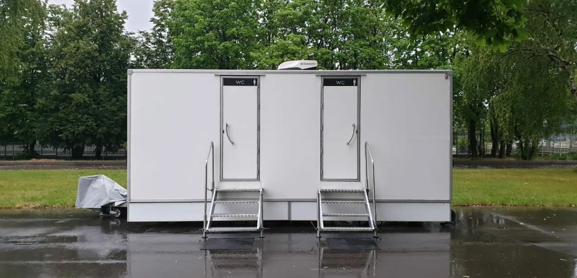 Аренда мобильных туалетных модулей на колесиках в Раменском